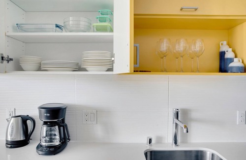 Wilburton Apartment | Deluxe Bellevue 1BR w/Gym & W/D, near Spring District, by Blueground