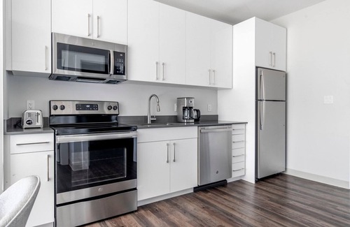 St. Elizabeth's Apartment | Deluxe Brighton 2BR w/Gym, Pool, Concierge & Doorman, by Blueground