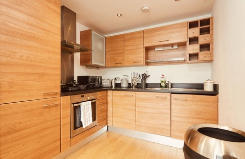 Leeds Apartment | Deluxe City Apt, Beautiful River View,Free Parking