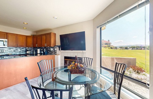 Chelan Condo | Deluxe Condo with WiFi, Lake Views, Shared Pool, & Nearby Beach