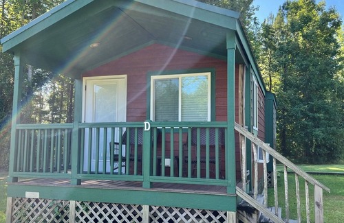 Ernul Cabin | Deluxe Creekside Cabin nearby Blount's Creek!