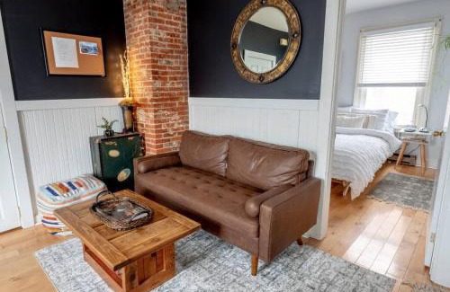 Winooski Falls Mill District Apartment | Deluxe Cute Apt Walk to Restaurants