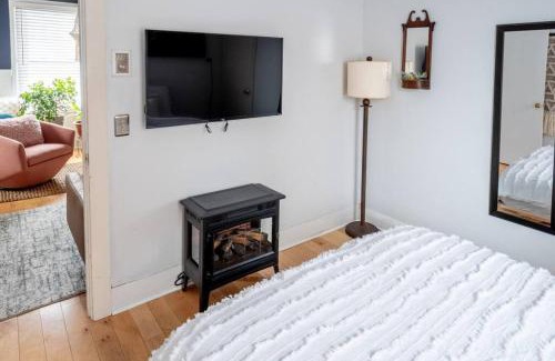 Winooski Falls Mill District Apartment | Deluxe Cute Apt Walk to Restaurants