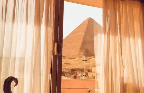 Al Manial Apartment | Deluxe Double or Twin Room with Balcony Pyramids view