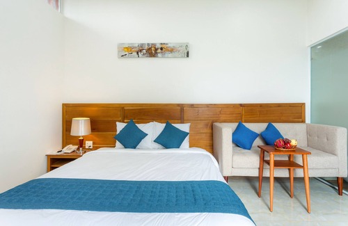 Thanh Ha Hotel | Deluxe Double Room-Garden View