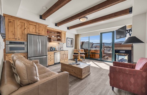 Kimball Junction Condo | Deluxe Double Suites Newpark Hotel 216AB Private Hot Tub + Resort Amenities