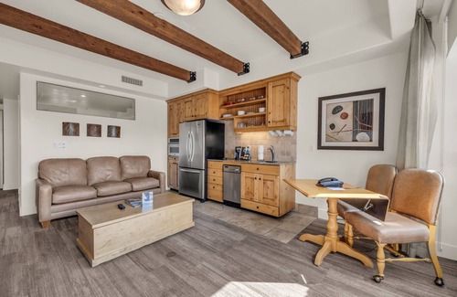 Kimball Junction Condo | Deluxe Double Suites Newpark Hotel 216AB Private Hot Tub + Resort Amenities