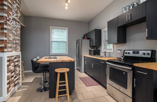 Parkland House | Deluxe Home near Churchill Downs and Downtown