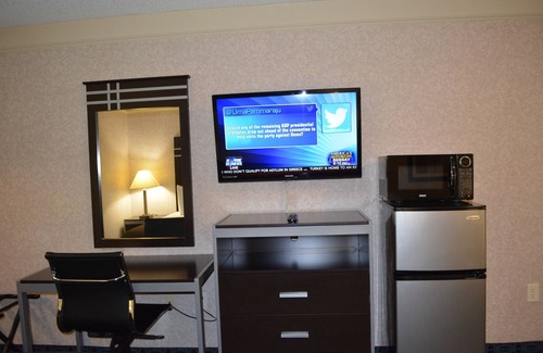 Cape Fear Hotel | Deluxe Inn Fayetteville - I-95 Exit 49