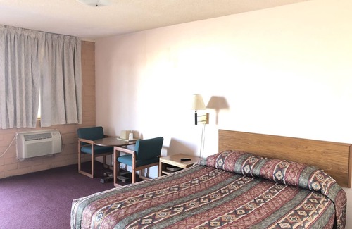 Socorro Hotel | Deluxe Inn Motel