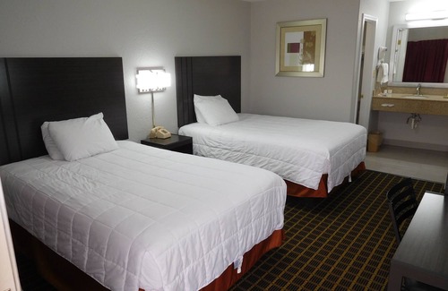 Stamford Hotel | Deluxe Inn Motel