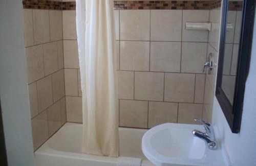 Roswell Hotel | Deluxe Inn Of Roswell
