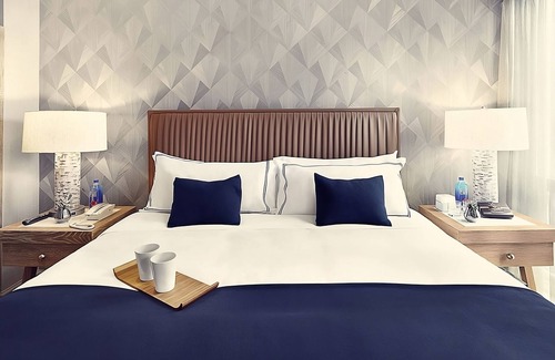 Financial District Hotel | Deluxe King Bedded Room at The Artezen Hotel