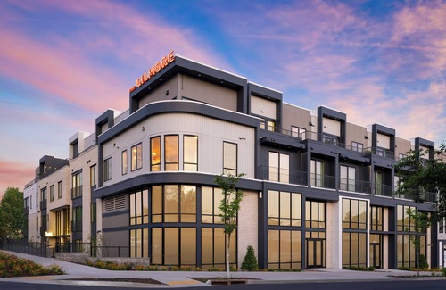 12 South Condo | Deluxe King w/Balcony | The Gilmore Hotel in 12 South