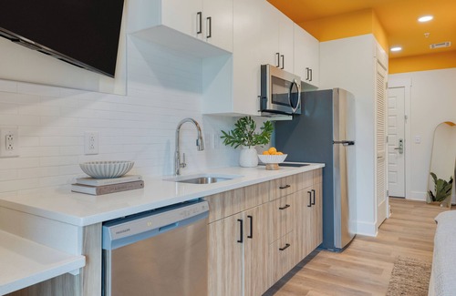 12 South Condo | Deluxe King w/Balcony | 12 South Hotel