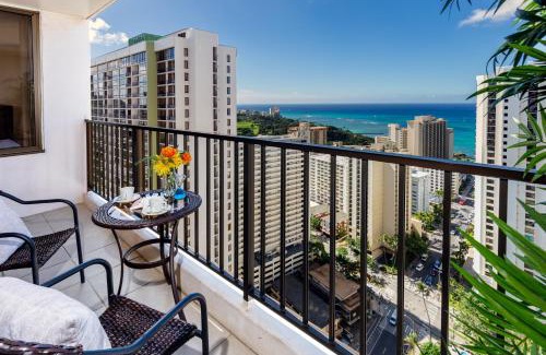 Waikiki Apartment | Deluxe Living in Waikiki - Ocean View Condo with Parking