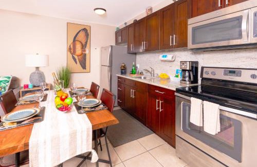 Waikiki Apartment | Deluxe Living in Waikiki - Ocean View Condo with Parking
