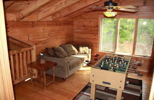 Clyde House | Deluxe Log Cabin with a Hot Tub in the Smoky Mountains of North Carolina