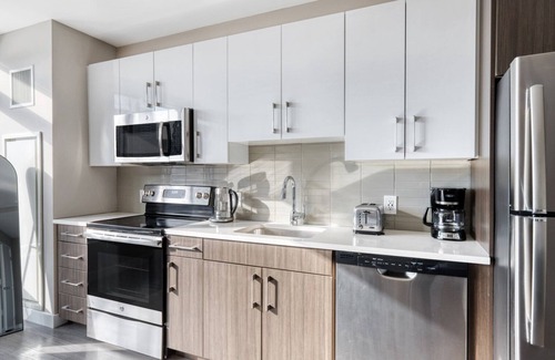 West End Apartment | Deluxe North Station Studio w/W/D & Gym, nr TD Garden, by Blueground