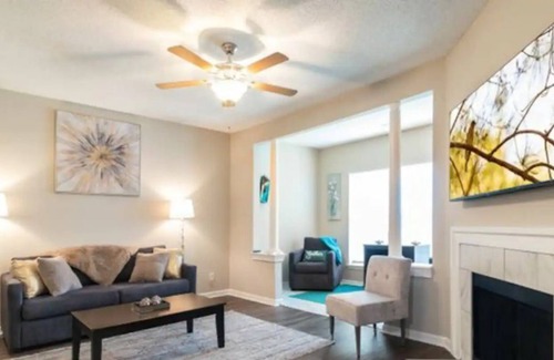 Green Hills Apartment | Deluxe Oasis of Comfort | 10min to DT | Pool + Gym