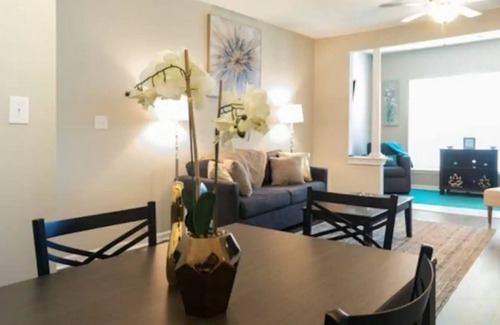 Green Hills Apartment | Deluxe Oasis of Comfort | 10min to DT | Pool + Gym