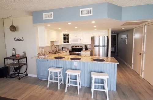 Port Aransas Condo | Deluxe Oceanfront-Sunrise View, EZ Beach Access, 2BR/2BA Pool Spa Full Kitchen