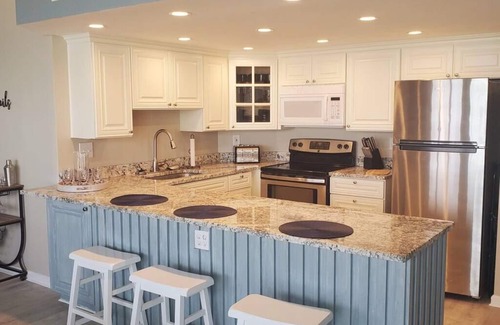 Port Aransas Condo | Deluxe Oceanfront-Sunrise View, EZ Beach Access, 2BR/2BA Pool Spa Full Kitchen
