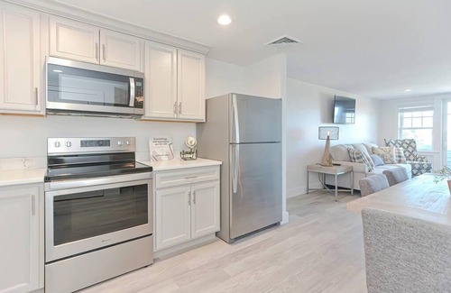 Plymouth Cultural District Condo | Deluxe Oceanview Plymouth Waterfront Condo