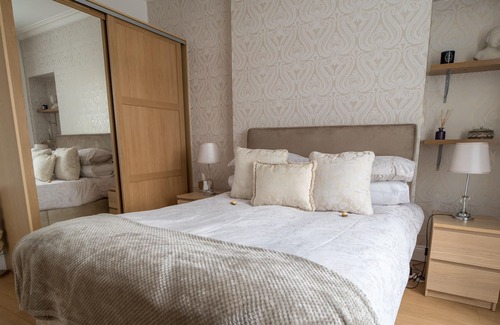 Falkirk Apartment | Deluxe One Bedroom Apartment 174