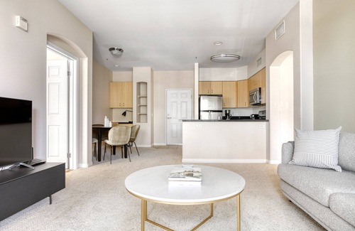 Playa Del Rey Apartment | Deluxe Playa Del Rey 2BR w/Pool & Gym, nr Playa Beach, by Blueground