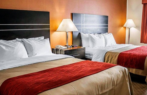 Columbus House | Deluxe Queen Room with Two Queen Beds - Non-Smoking