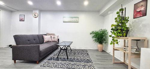 Steeles House | Deluxe Queen Rooms with Privated Bathroom