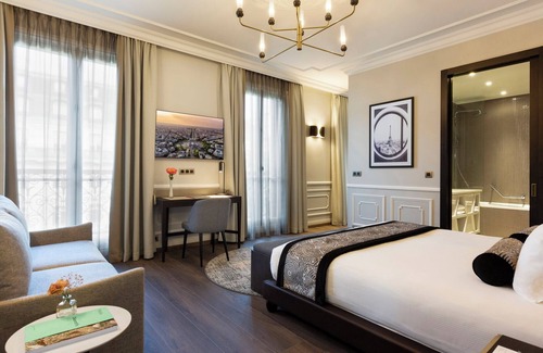 Chaillot Apartment | Deluxe Room In the Heart Of Tour Eiffel Paris