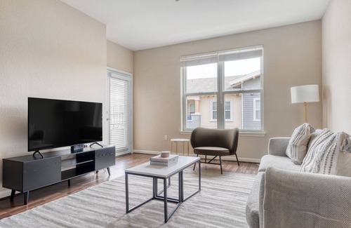 San Bruno Apartment | Deluxe San Bruno 1BR w/Pool, Gym & W/D, near highways, by Blueground