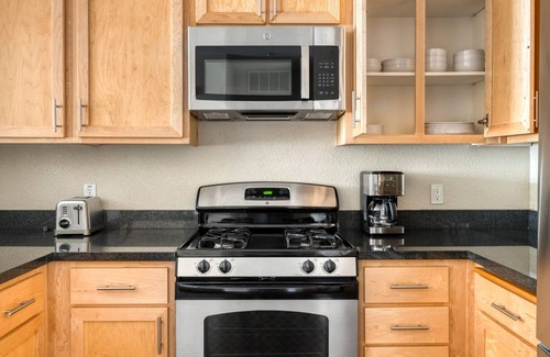 San Bruno Apartment | Deluxe San Bruno 1BR w/Pool, Gym & W/D, near highways, by Blueground