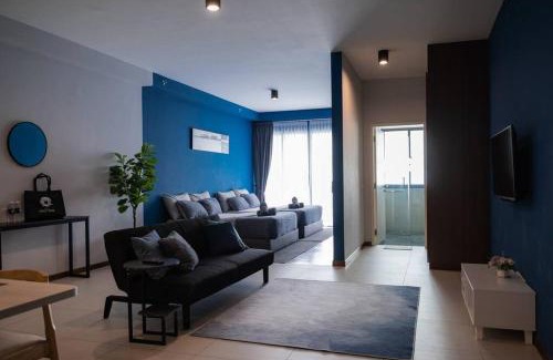 Tanjung Bungah Apartment | Deluxe Seaview Suite Twin Bed by The Only Bnb