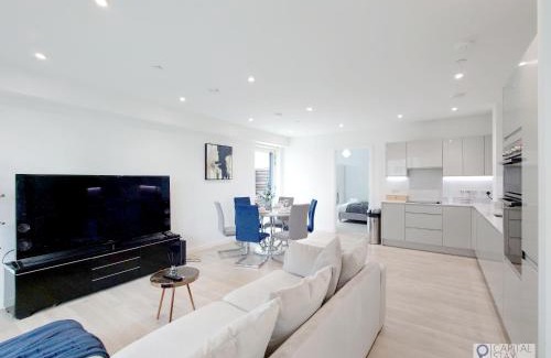 Canning Town South Apartment | Deluxe Serviced Three Bed Apartment