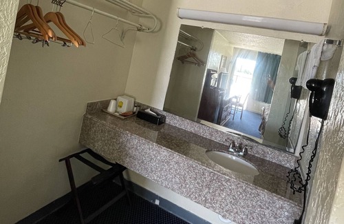 Lake Jackson Hotel | DELUXE STUDIOS