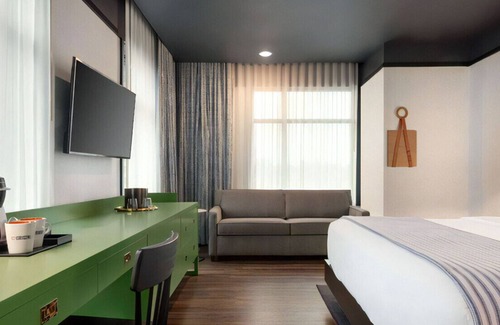 Lexington House | Deluxe & Stylish Room Your New Favorite Getaway