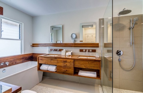 Lance aux Epines Apartment | Deluxe Suite by Fantasia Villas