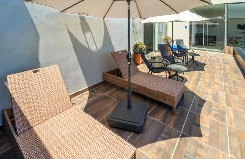 Financial District Apartment | Deluxe Suite w Sofa-Bed Terrace & Pool