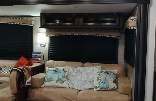 Murphy House | Deluxe travel trailer, with luxury amenities. EASY to get to, close to town.