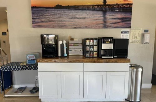Old Towne House | Deluxe Two Queen - The Pacific Inn
