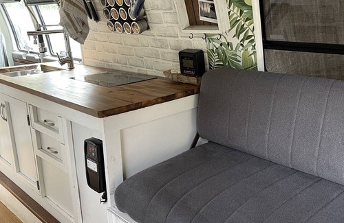 Hilo House | Deluxe Vintage Campervan - from Campervans Big Island