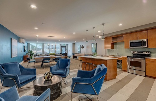 Wallingford Apartment | Deluxe Wallingford Jr 1BR w/BBQ, nr Dining & Shopping, by Blueground