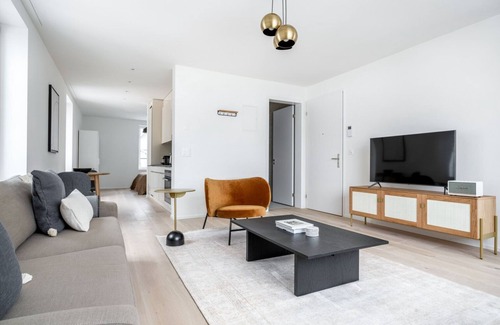 Sihlfeld Apartment | Deluxe Wiedikon 2.0 Room w/Storage & W/D, 3 min to Market, by Blueground