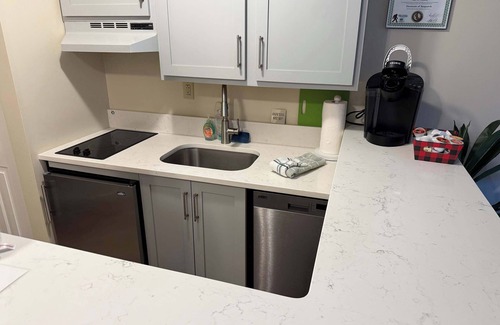 Hancock Apartment | Deluxe Yeti Suite on Jiminy Mtn -1st Flr Sleeps 4 - New Fully Redone Country Inn