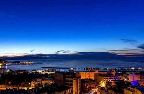 Kusadasi City Centre Hotel | Demir otel