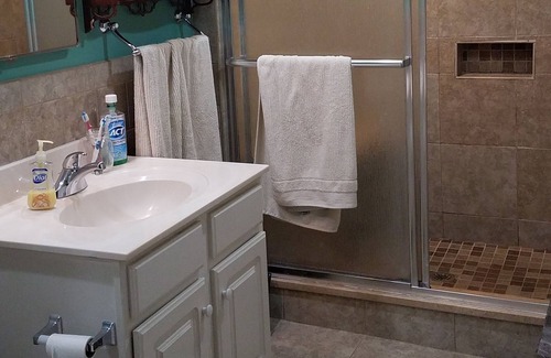 Wauwatosa House | Democratic National Convention, Nice Bungolow, 10 mins to convention furnished