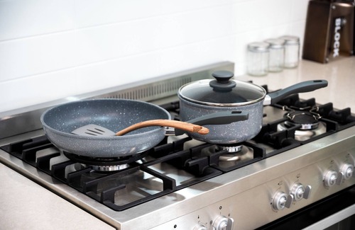 Denham Court House | Denham Court 4Br with Central AC & WiFi near Coles